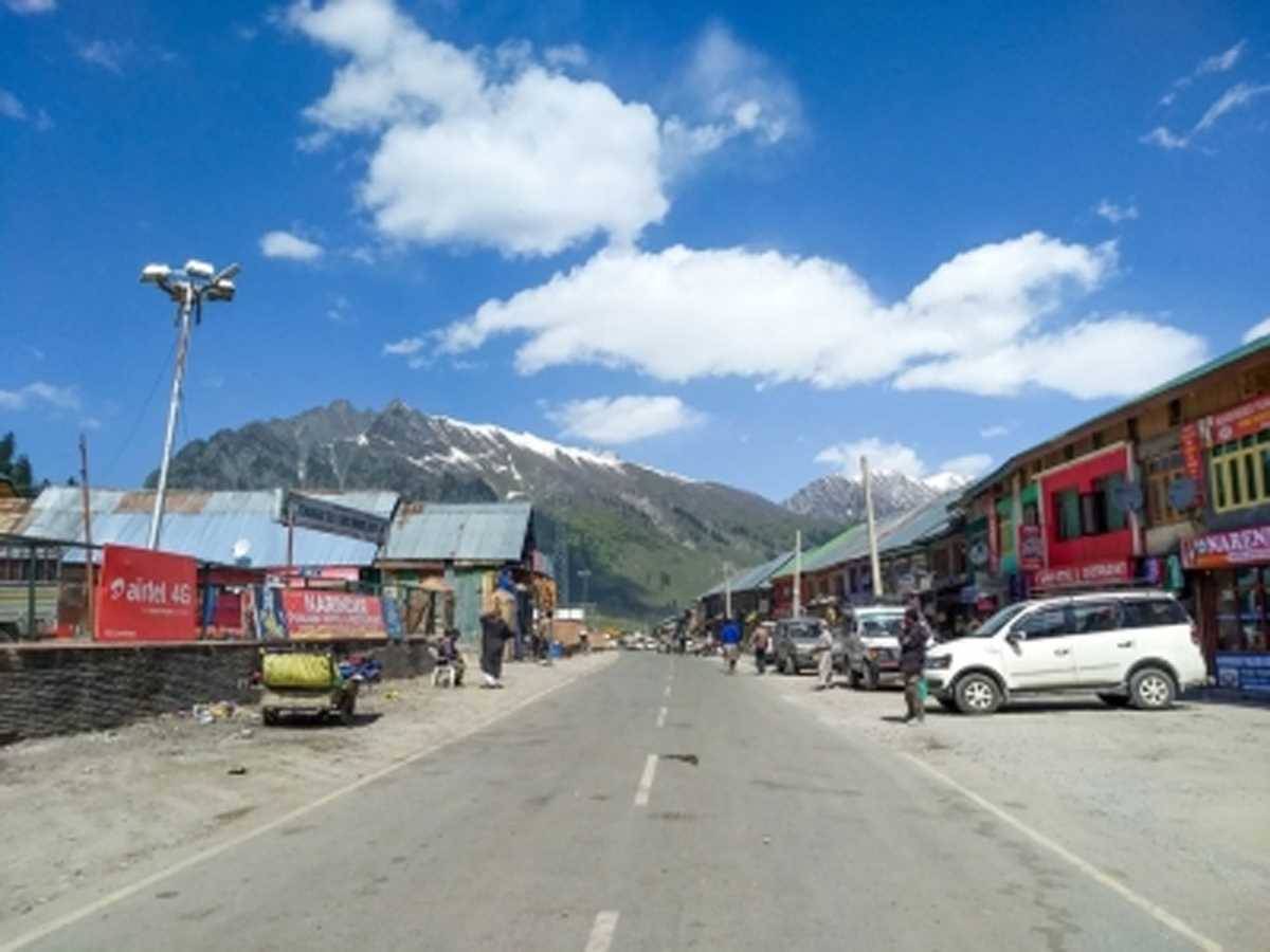 जम्मू-कश्मीर के सोनमर्ग में पर्यटकों की सुविधा के लिए टैक्सी की दरें तय जम्मू-कश्मीर के सोनमर्ग में पर्यटकों की सुविधा के लिए टैक्सी की दरें तय